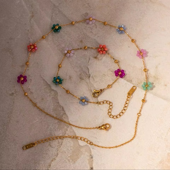 ◾️18K Gold Plated Dainty Floral Necklace - Picture 7 of 8